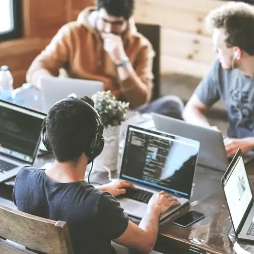 Equipo de diseño aprende desarrollo web