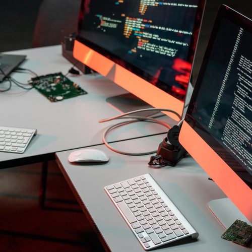 two-computer-monitors-30-años